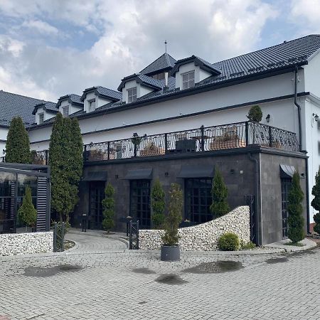 Hotel Kameleon Tarnobrzeg Bagian luar foto
