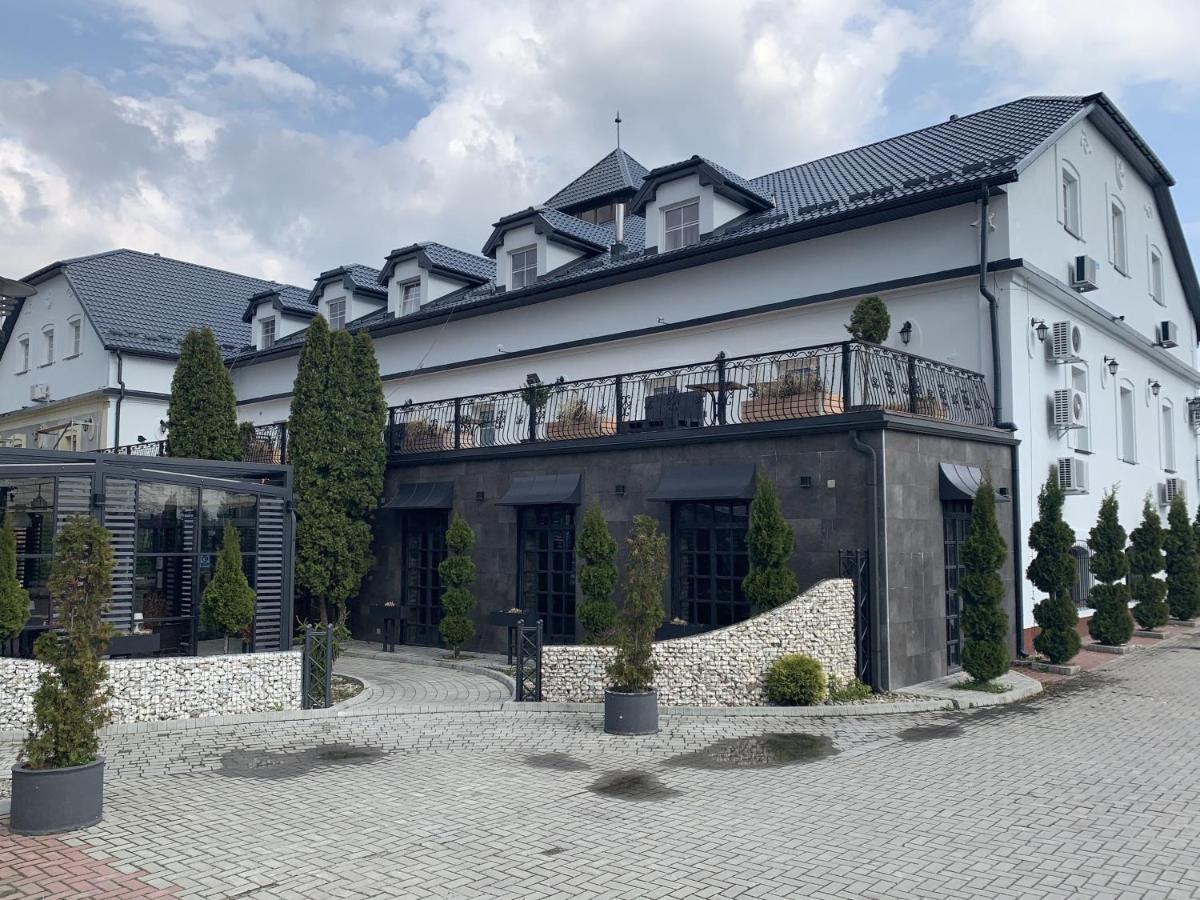 Hotel Kameleon Tarnobrzeg Bagian luar foto