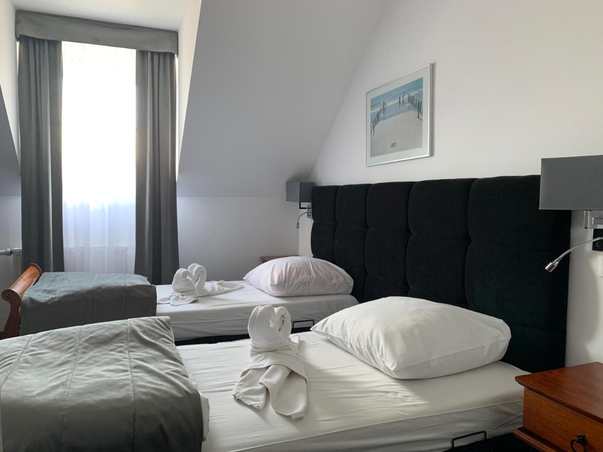 Hotel Kameleon Tarnobrzeg Bagian luar foto