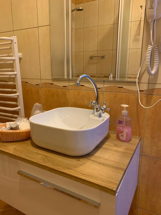 Hotel Kameleon Tarnobrzeg Bagian luar foto
