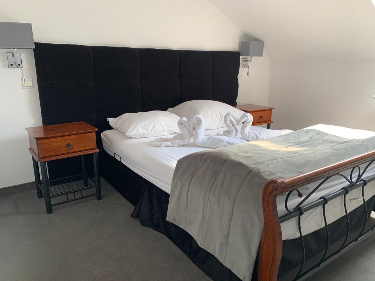 Hotel Kameleon Tarnobrzeg Bagian luar foto