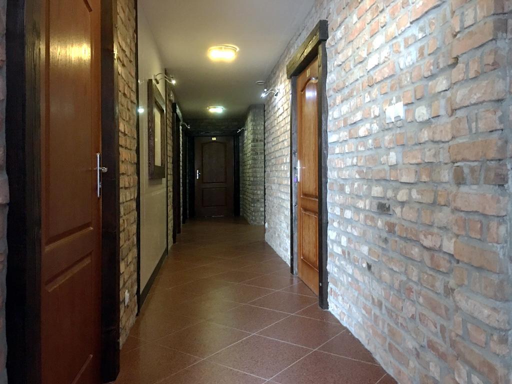 Hotel Kameleon Tarnobrzeg Bagian luar foto