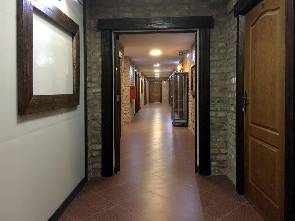 Hotel Kameleon Tarnobrzeg Bagian luar foto